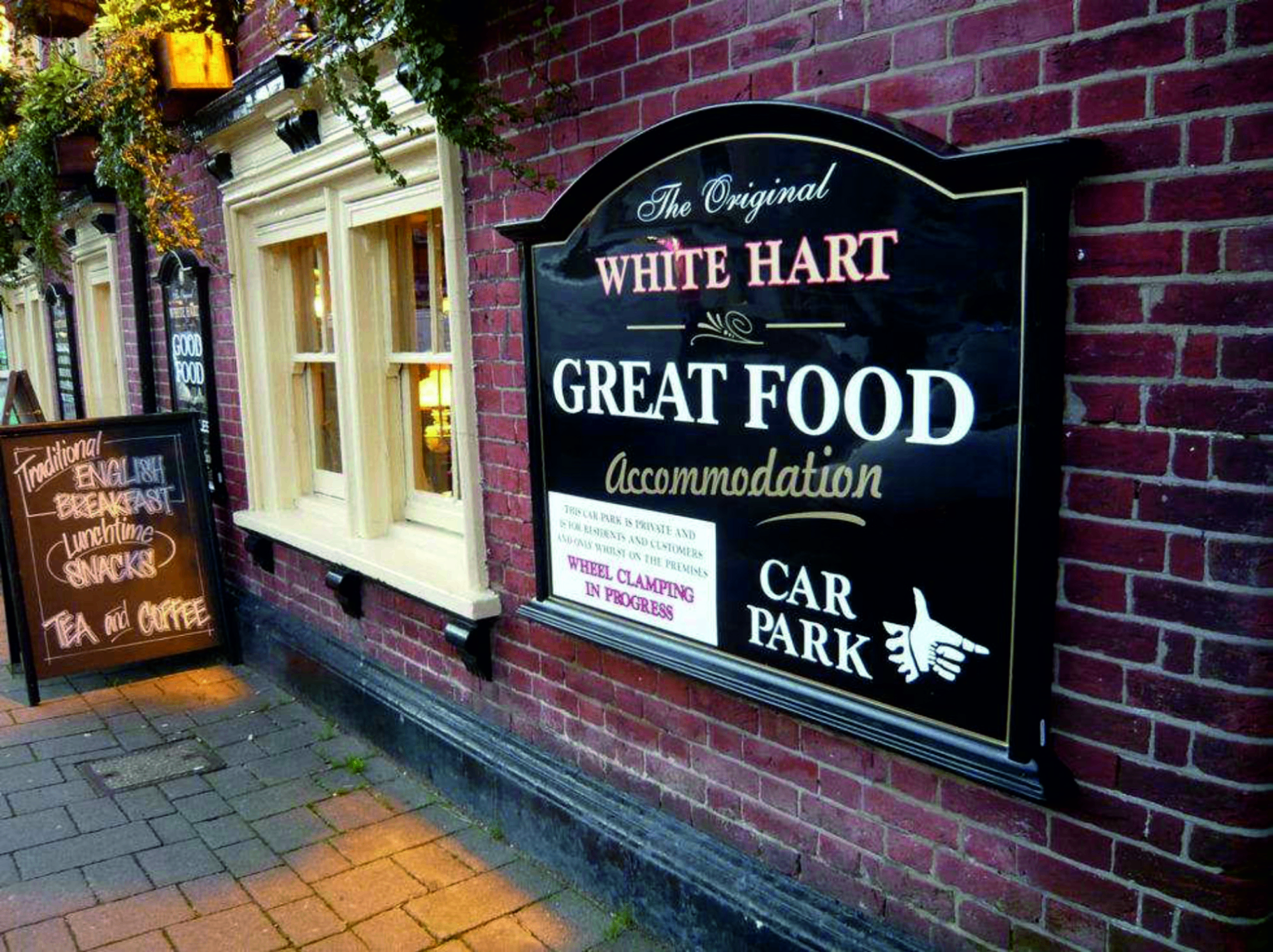 White Hart — GRP fibreglass pub signage