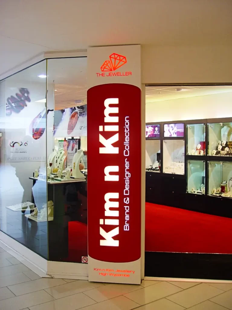 Kim n Kim — illuminated retail shopfront